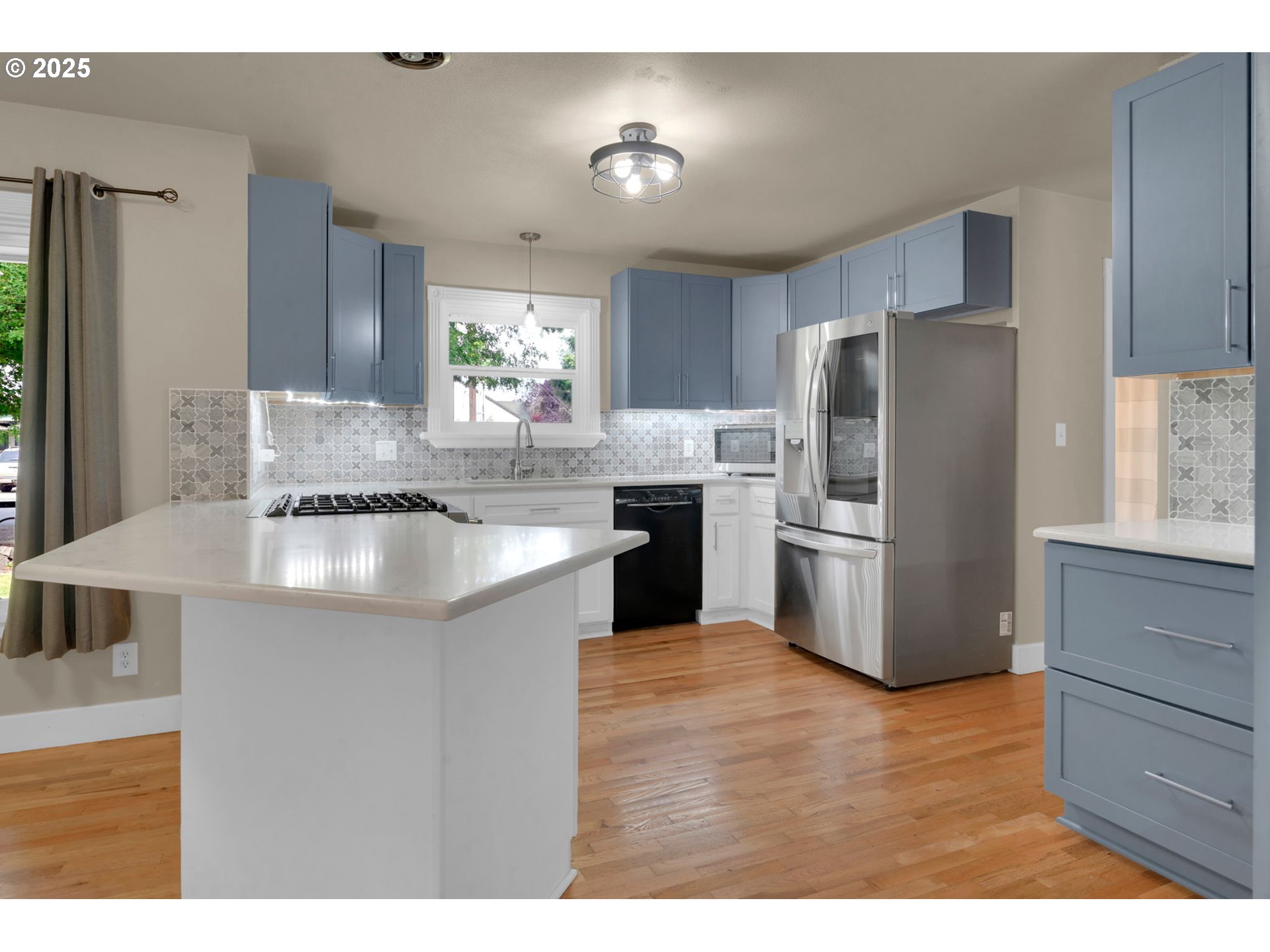 710 ARCADIA DR
