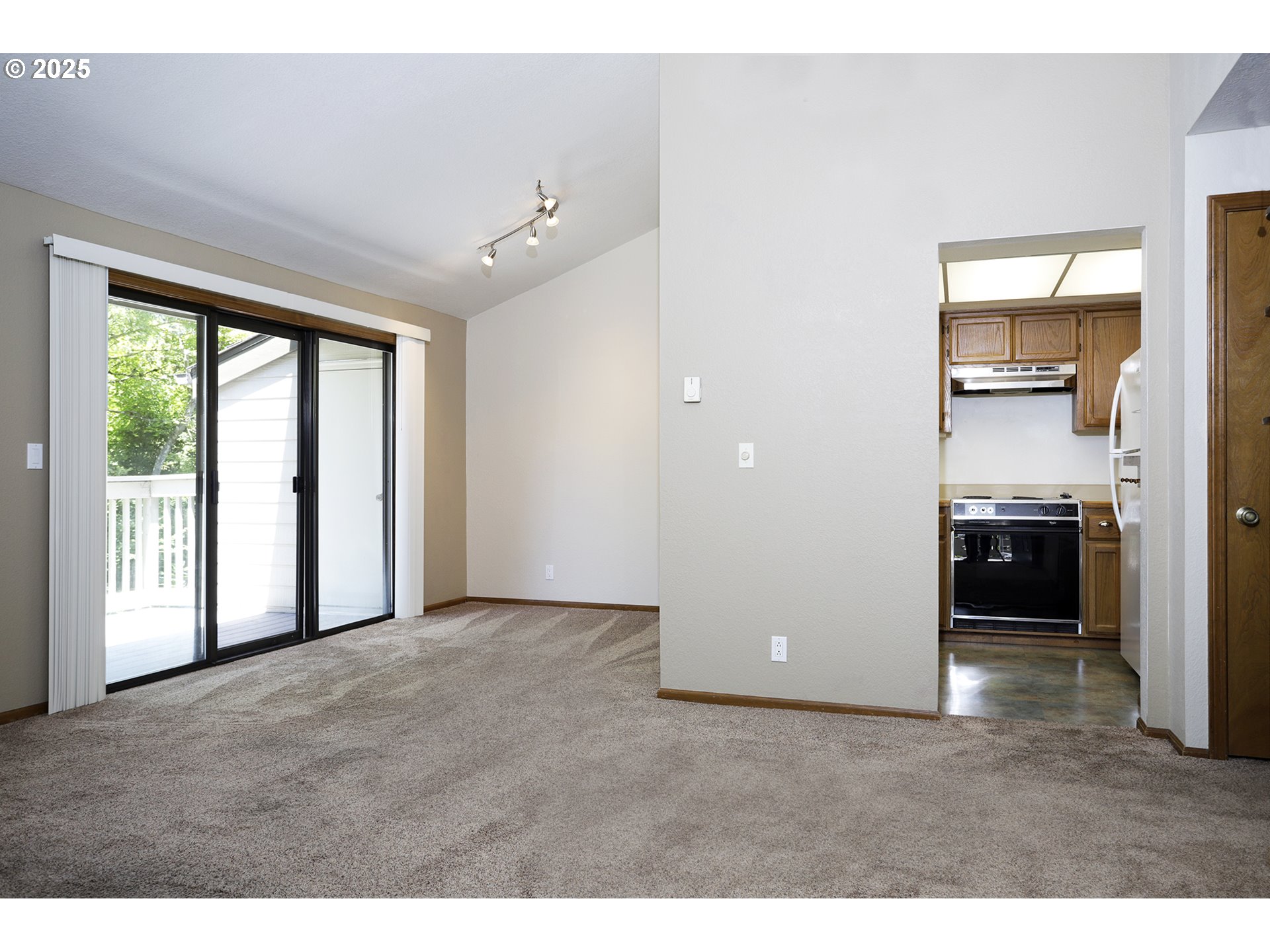2053 LAKE ISLE TER