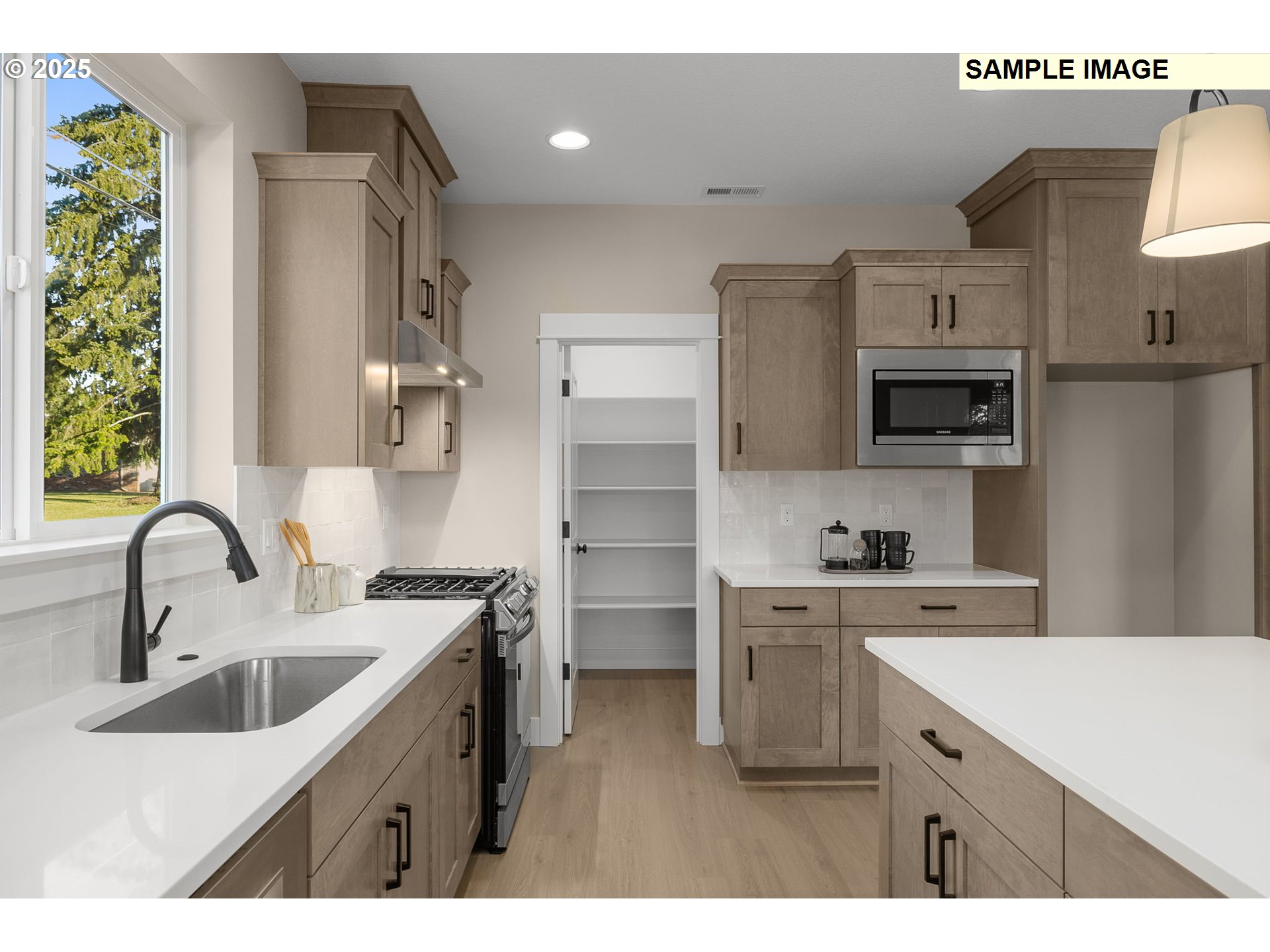 Beaverton, Oregon 97006, United States, 4 Bedrooms Bedrooms, ,3 BathroomsBathrooms,Residential,Active,123775