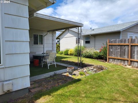 A home in Woodburn