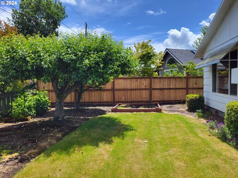 A home in Woodburn