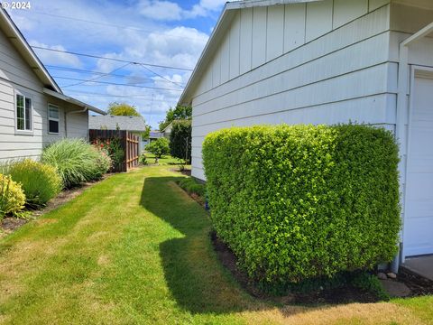 A home in Woodburn