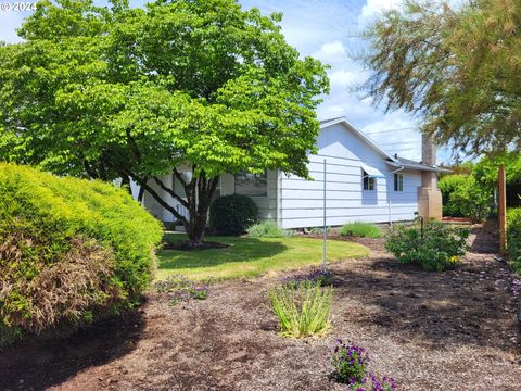 A home in Woodburn