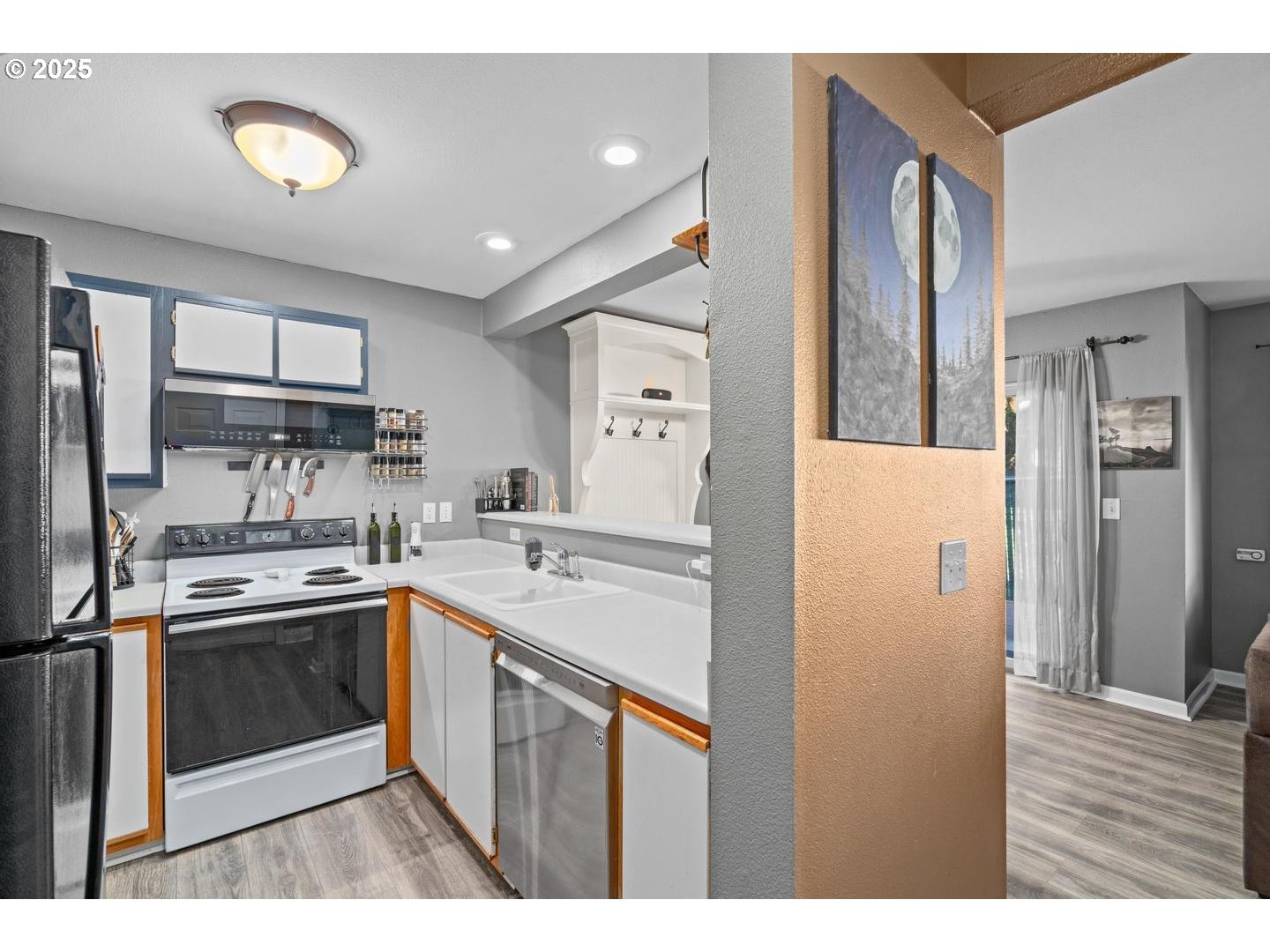 7143 SW SAGERT ST 104