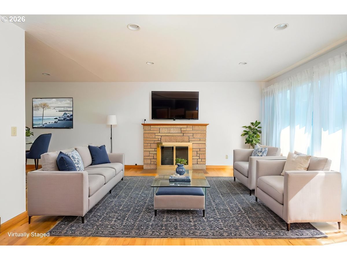 5815 SW HUDDLESON ST