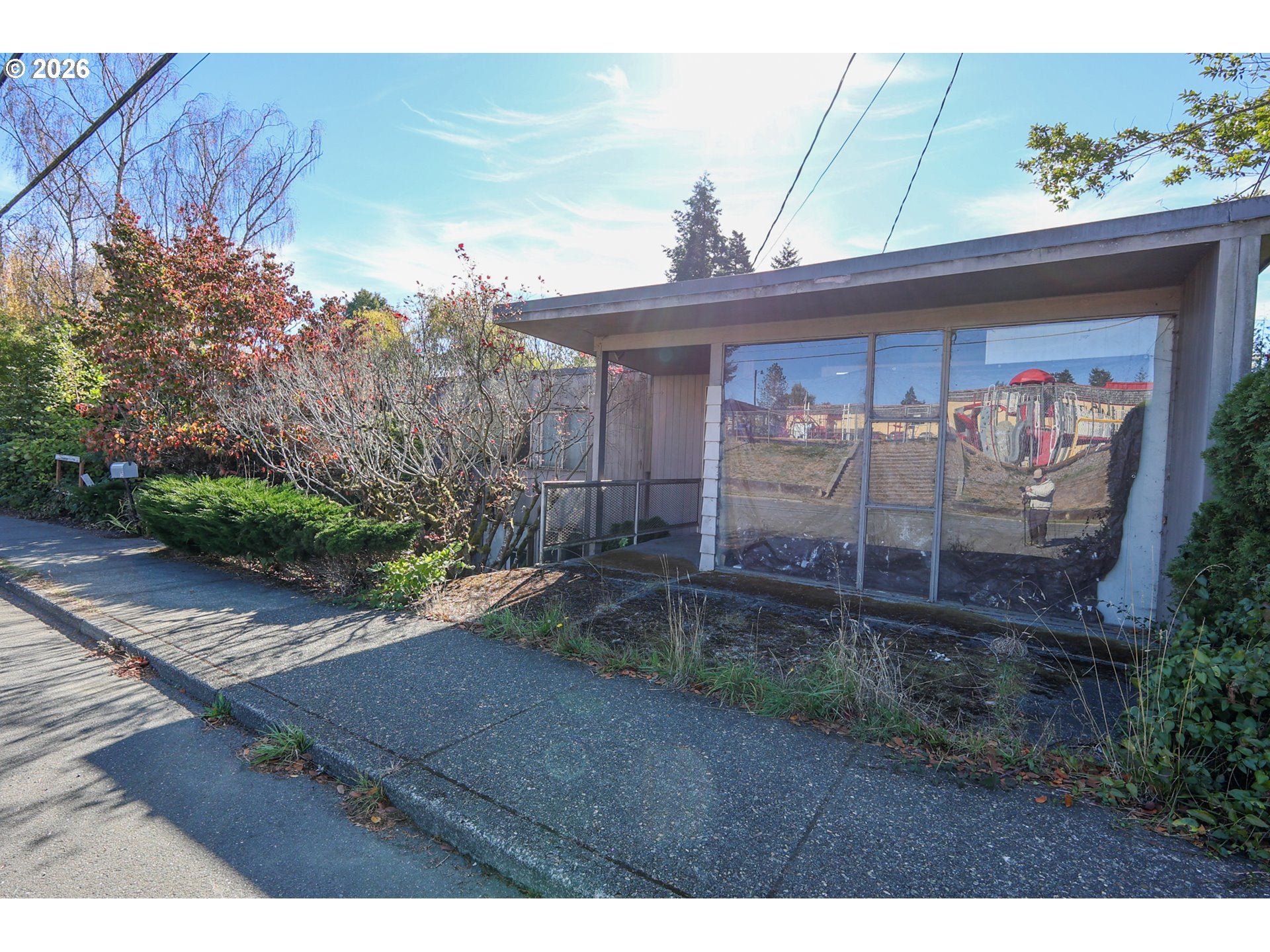 125 E 10TH ST