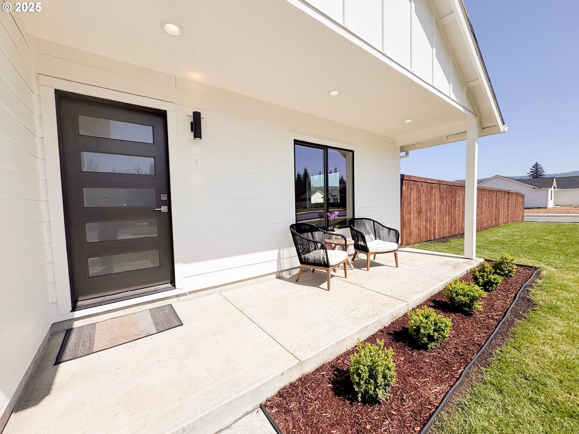 200 W OAK ST