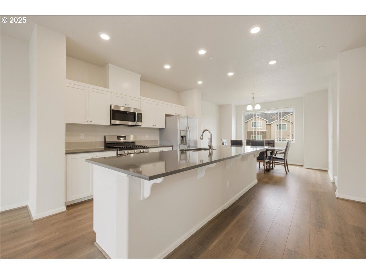 Portland, Oregon 97229, United States, 3 Bedrooms Bedrooms, ,4 BathroomsBathrooms,Residential,Active,131955