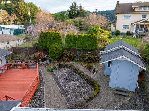 A home in Reedsport