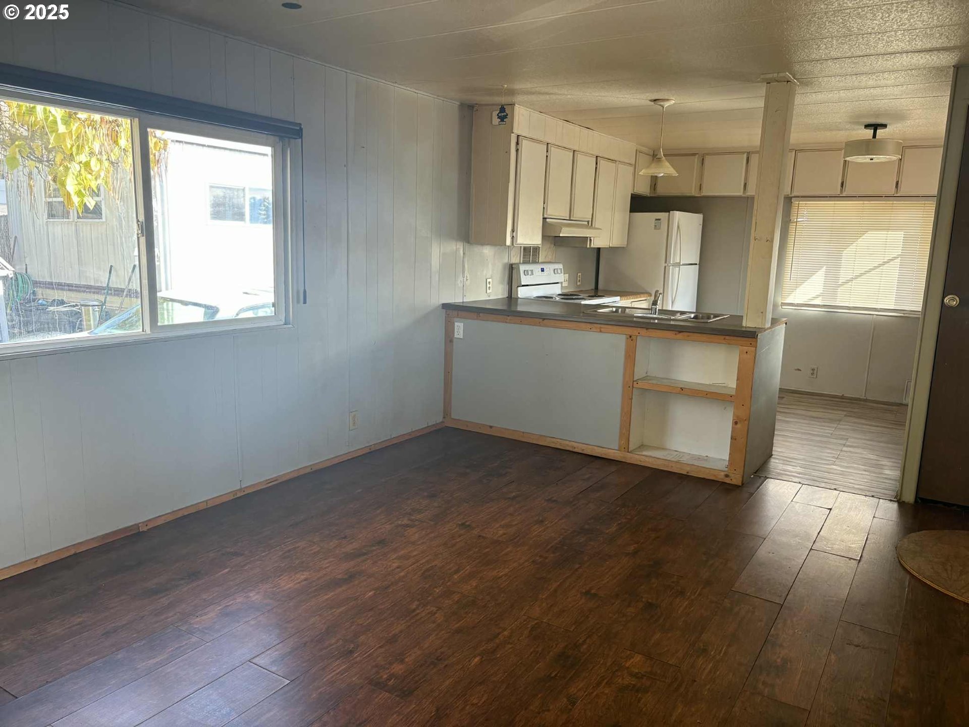 2071 NE STEPHENS ST M8