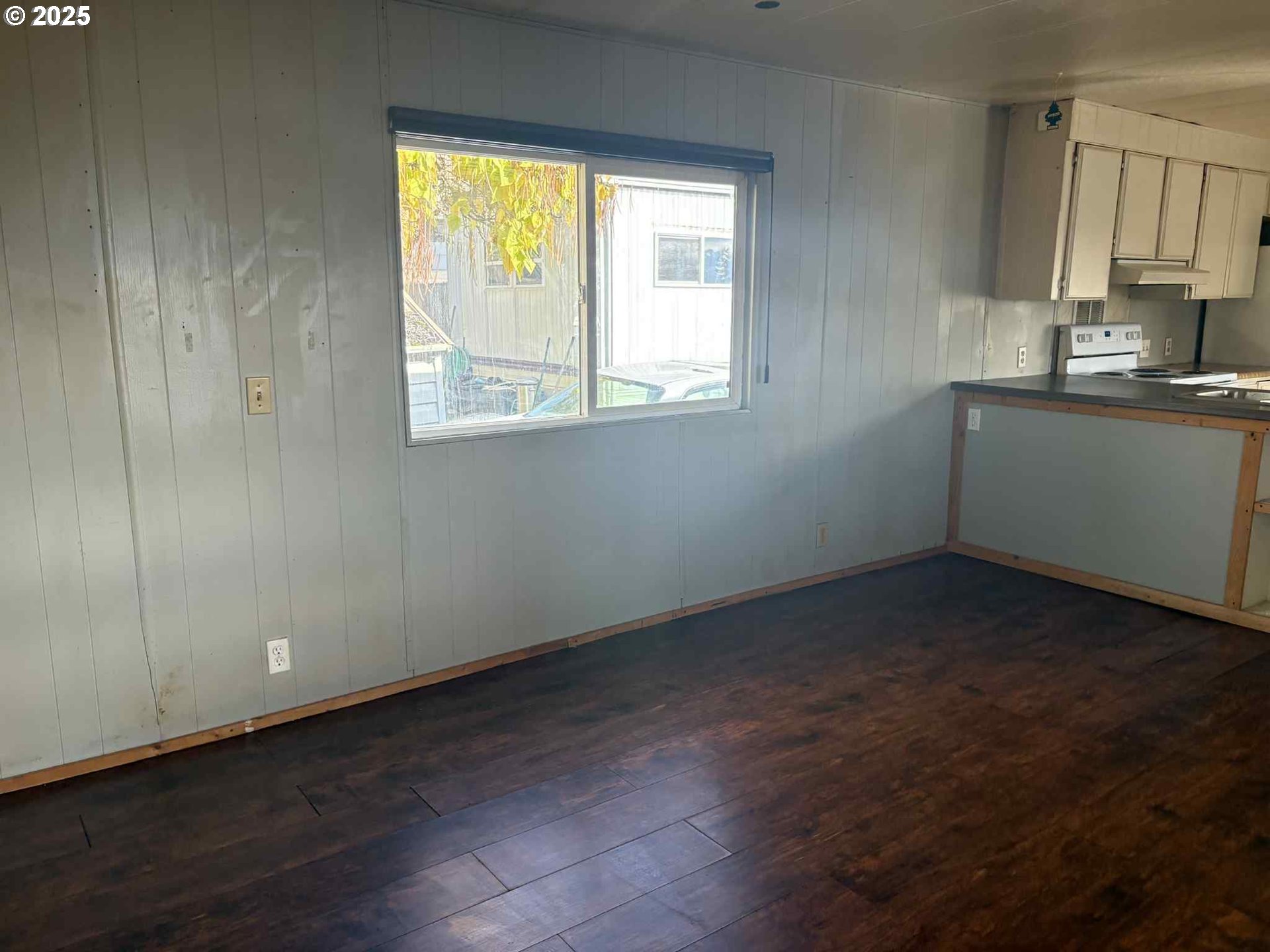 2071 NE STEPHENS ST M8