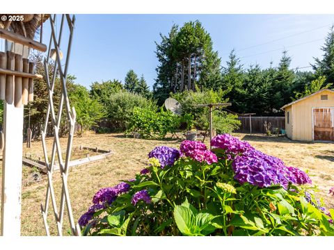 Tiny photo for 47711 Commercial St, Oakridge, OR 97463 (MLS # 506357384)