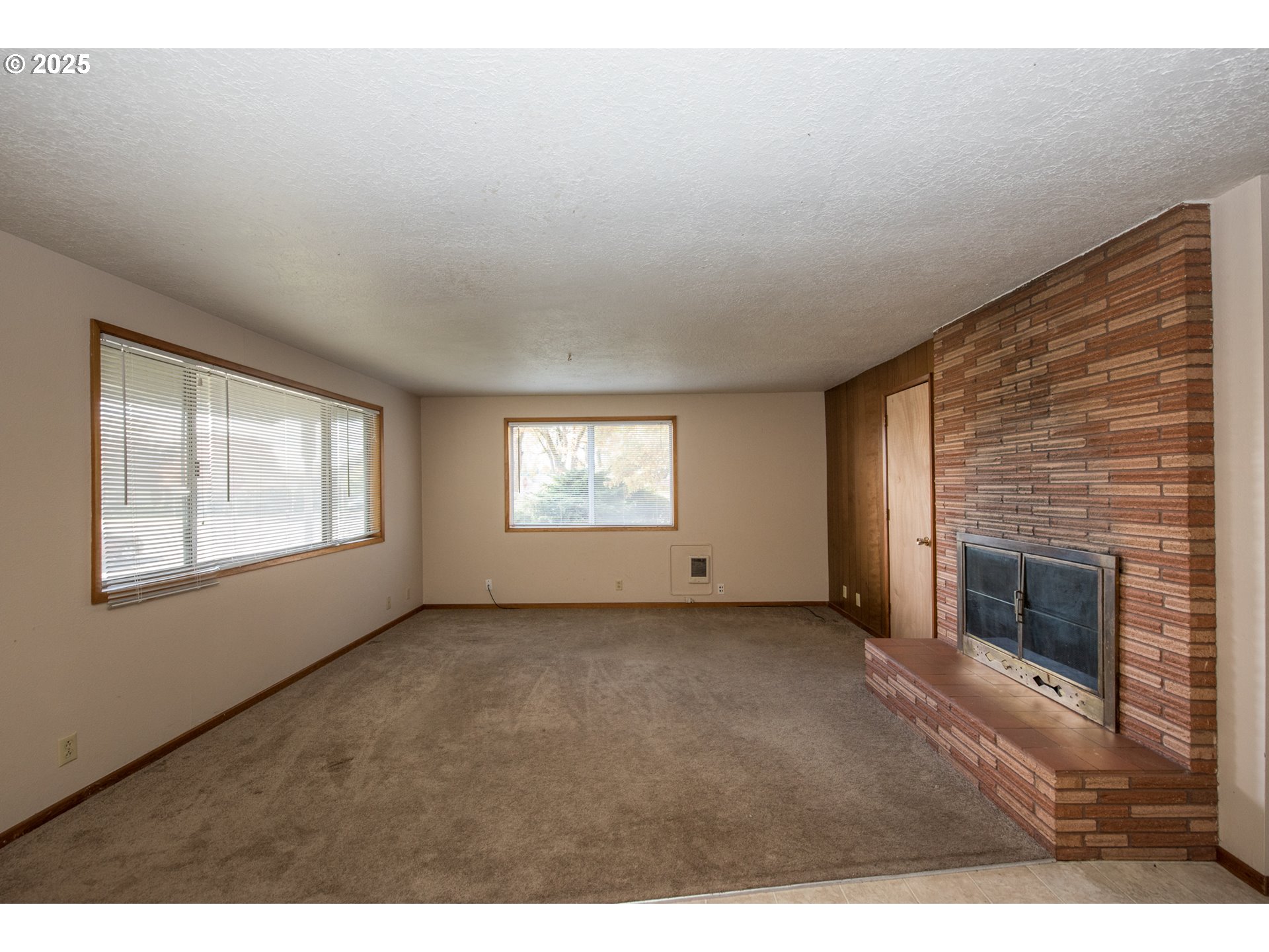 284 NW 4TH AVE