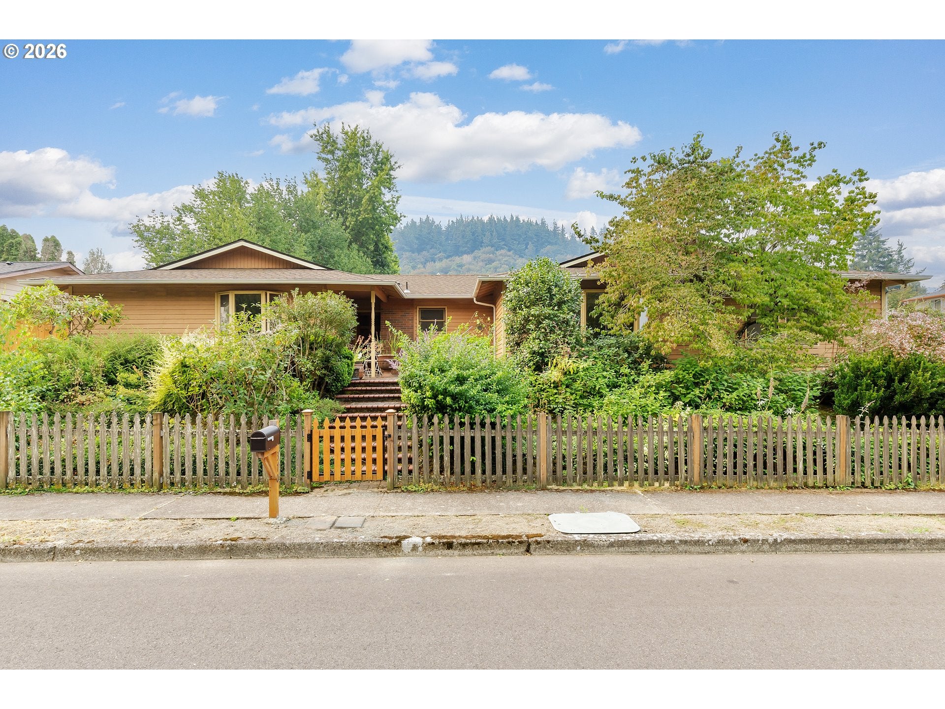 370 SW 4TH ST