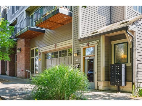 1540 SE MARTINS ST D Portland OR 97202