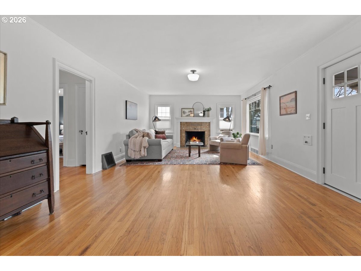 7204 N WASHBURNE AVE N