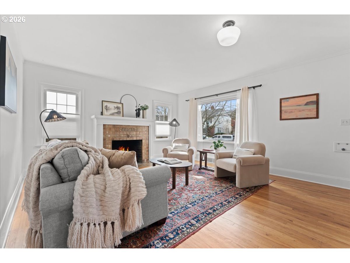 7204 N WASHBURNE AVE N