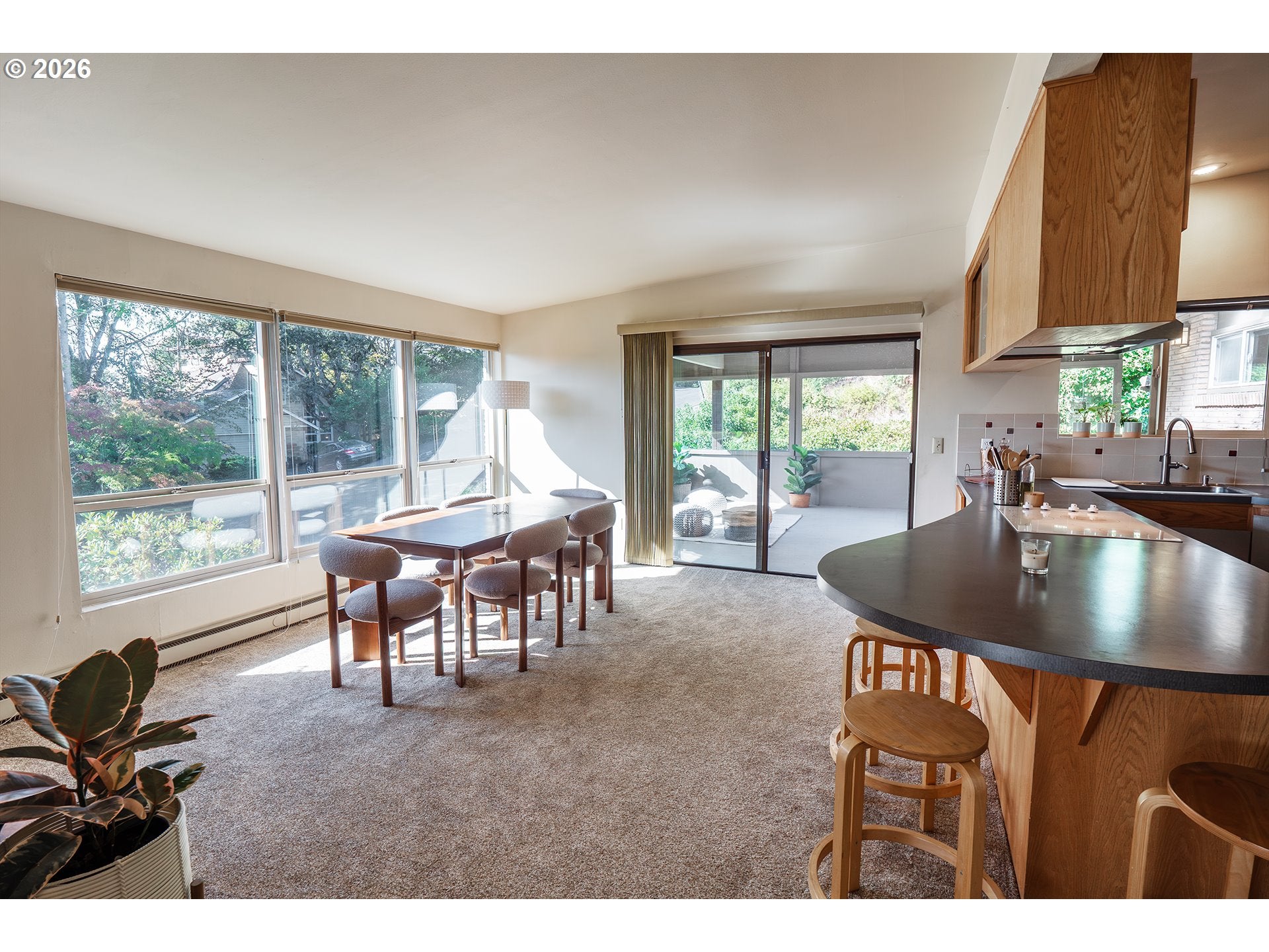 495 W 27th AVE