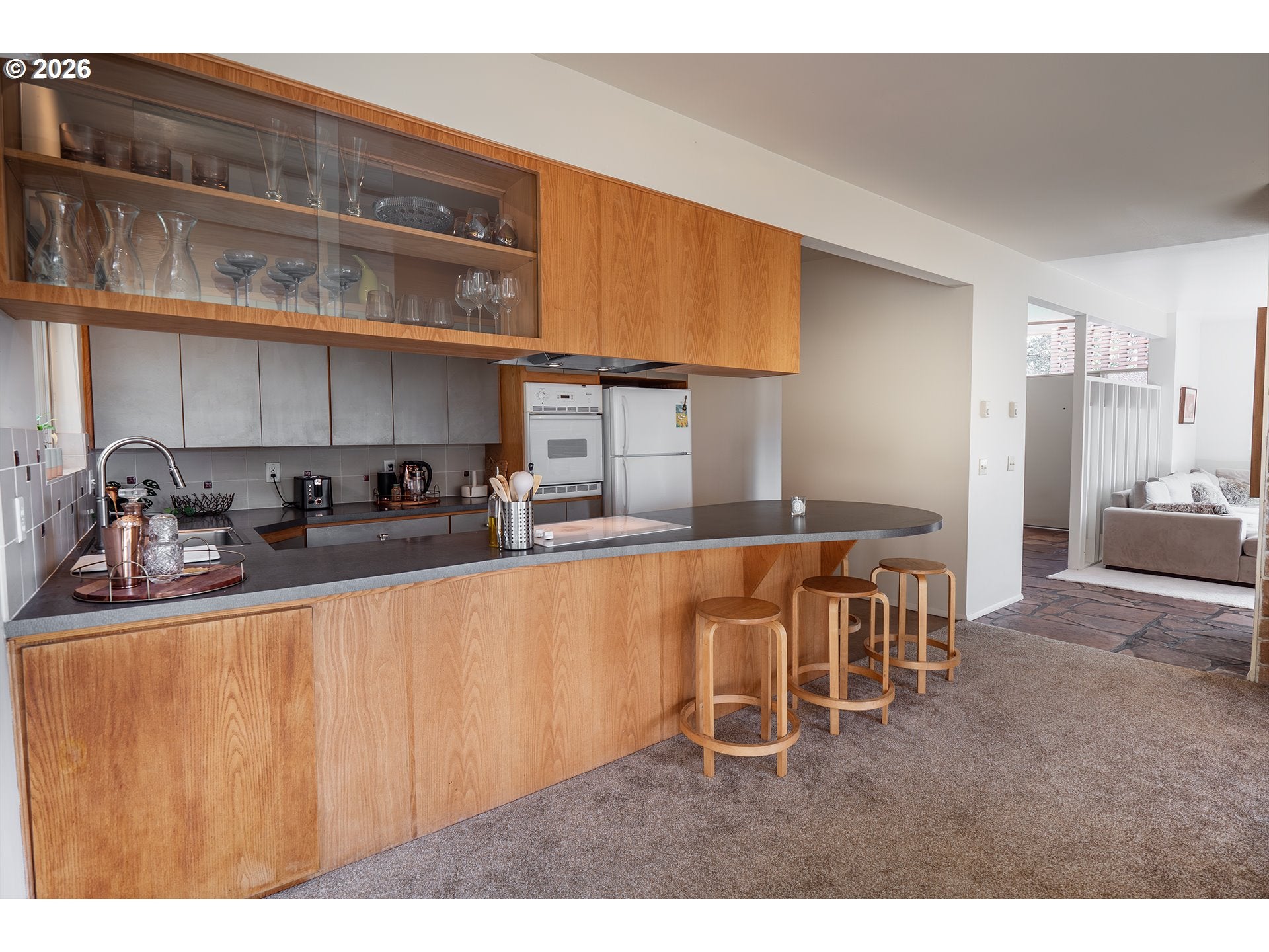 495 W 27th AVE