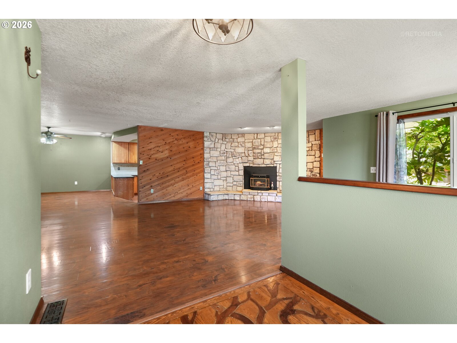 292 NW MERLE DR