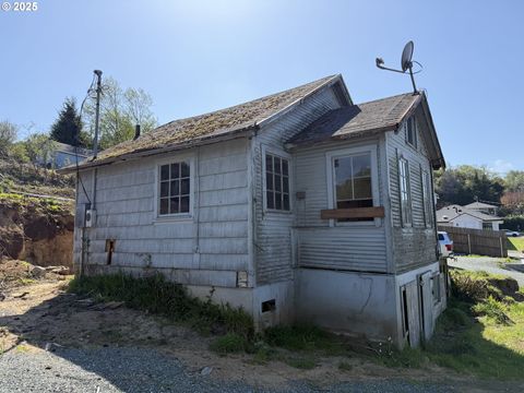 609 VERMONT ST North Bend OR 97459