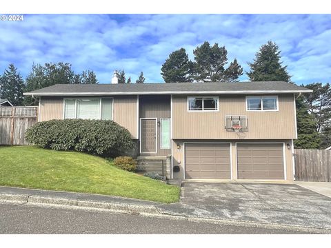 1289 Ford LN North Bend OR 97459