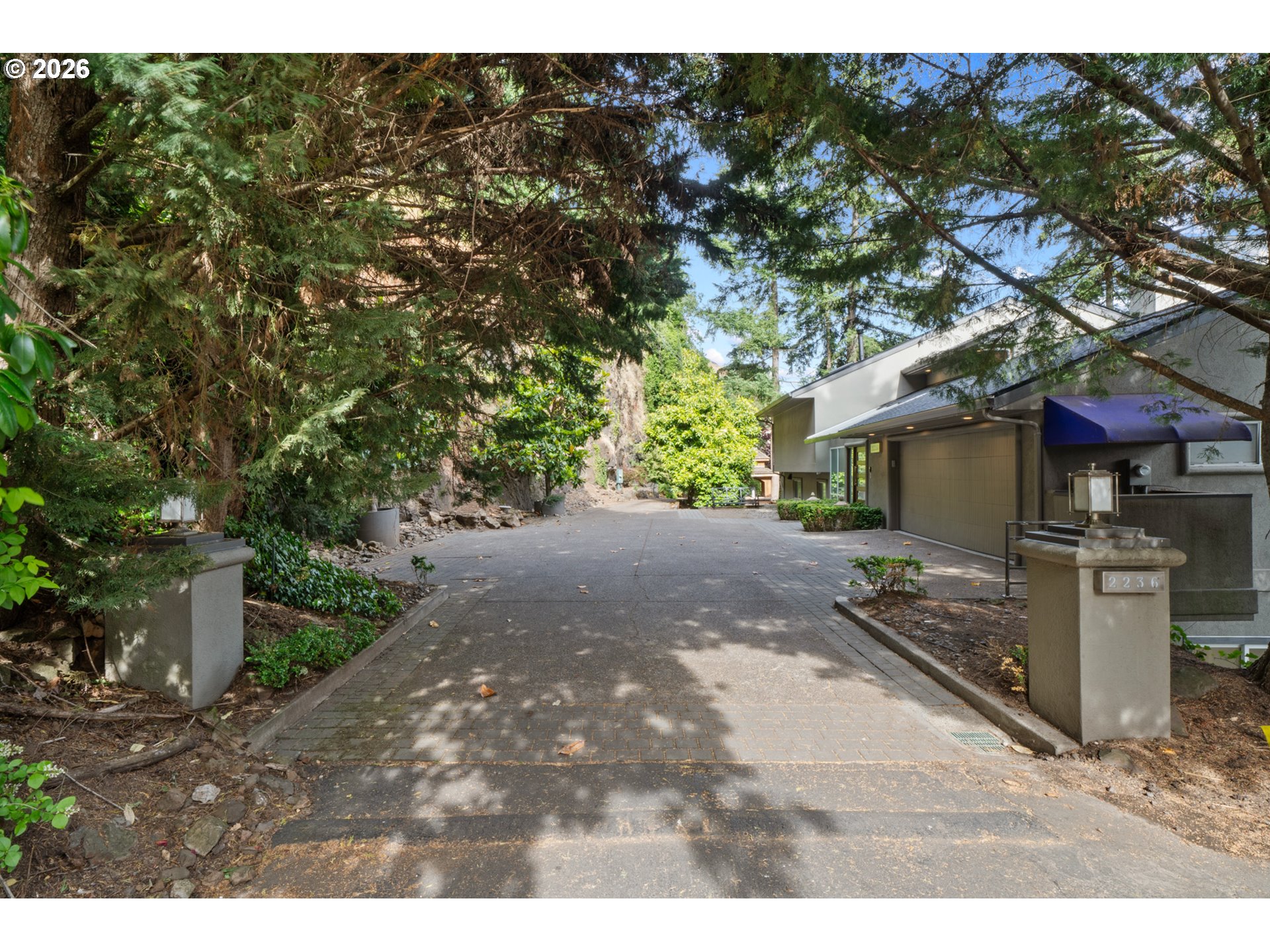 2236 SUMMIT CT