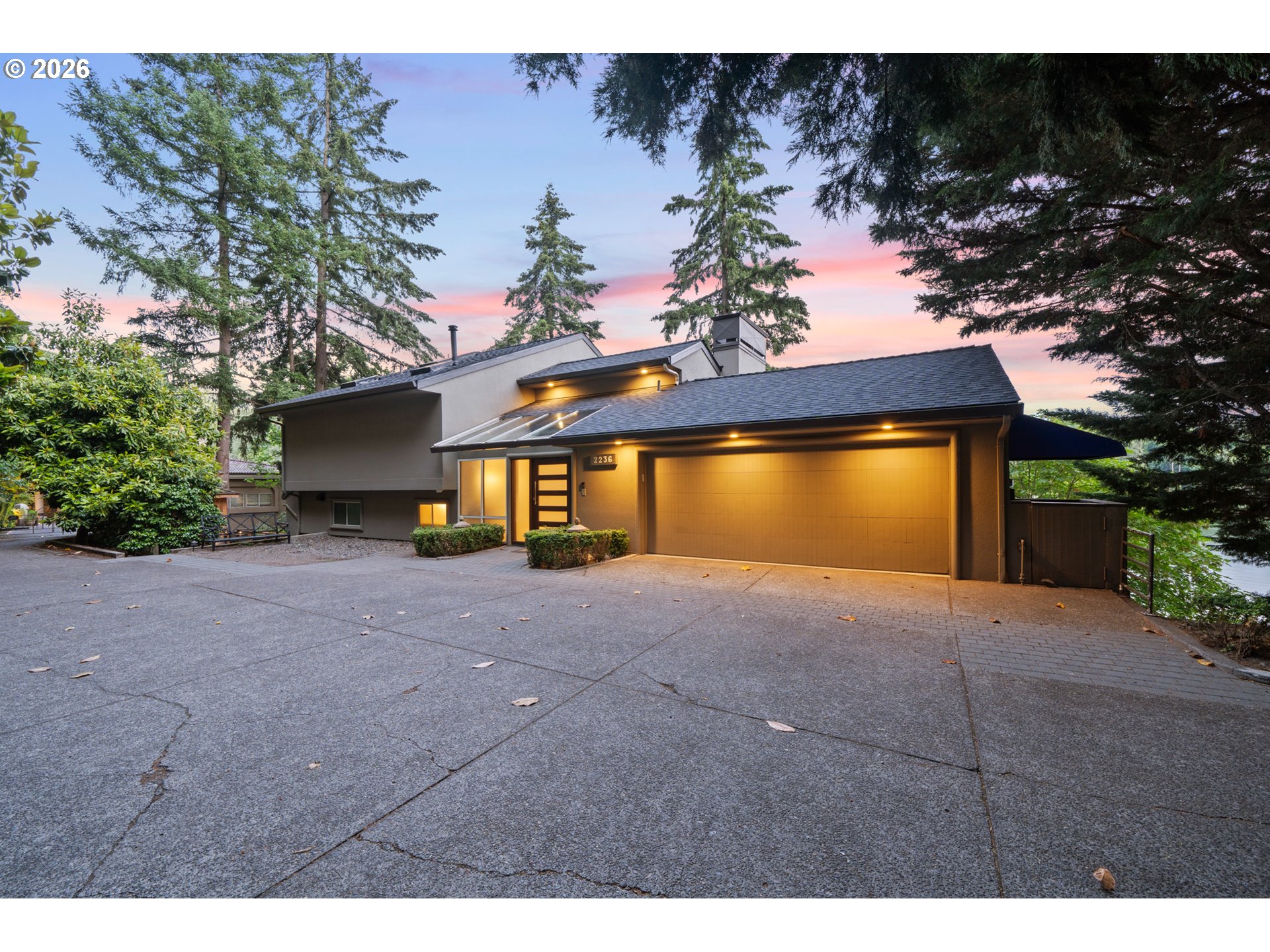 2236 SUMMIT CT