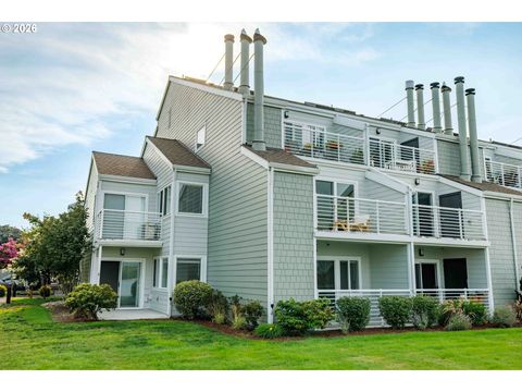 125 N HAYDEN BAY DR Portland OR 97217