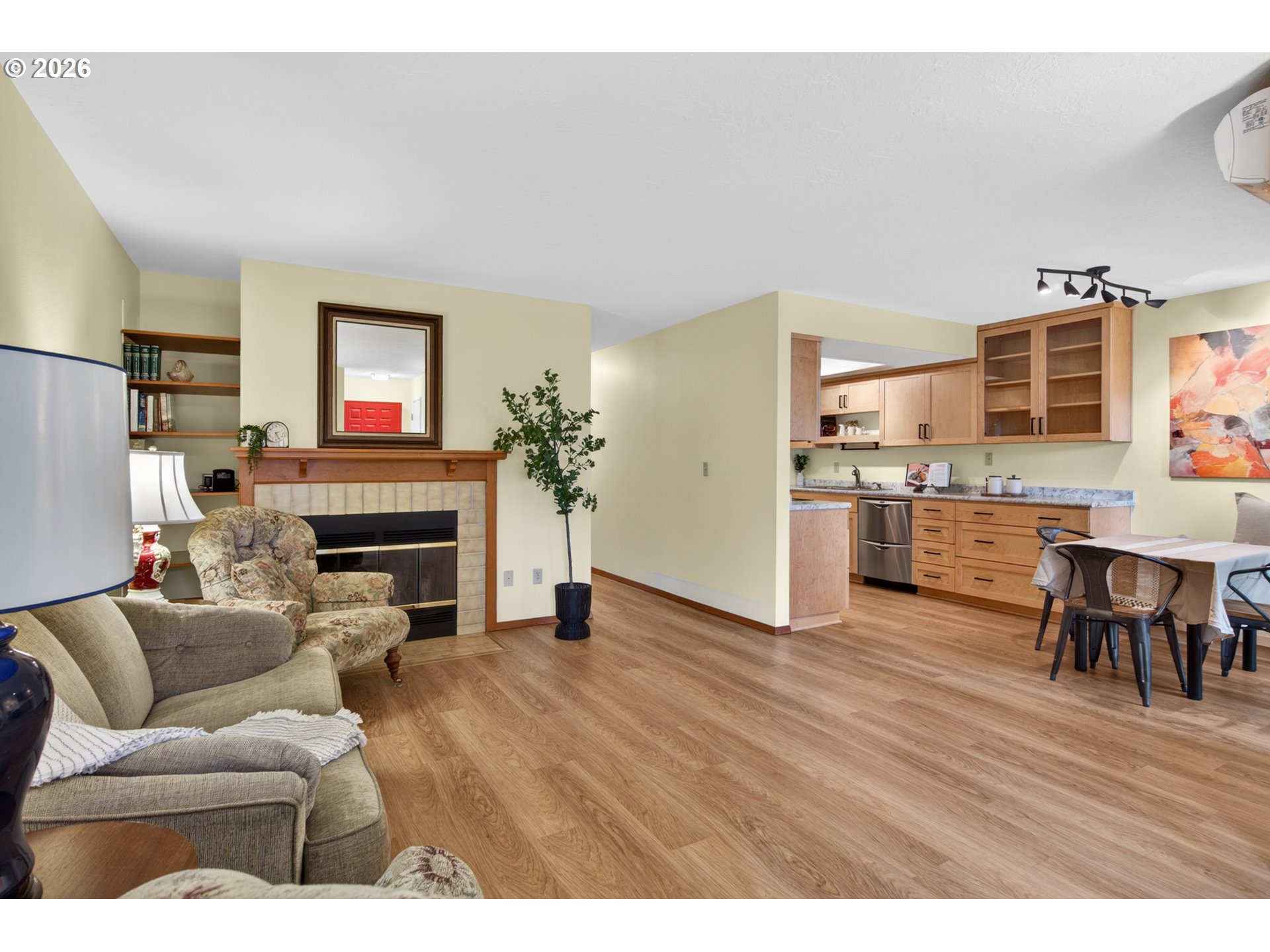 86 KINGSGATE RD F105
