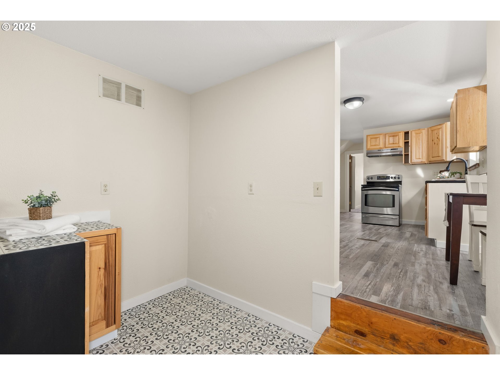 Centralia, Washington 98531, United States, 3 Bedrooms Bedrooms, ,1 BathroomBathrooms,Residential,Active,213297