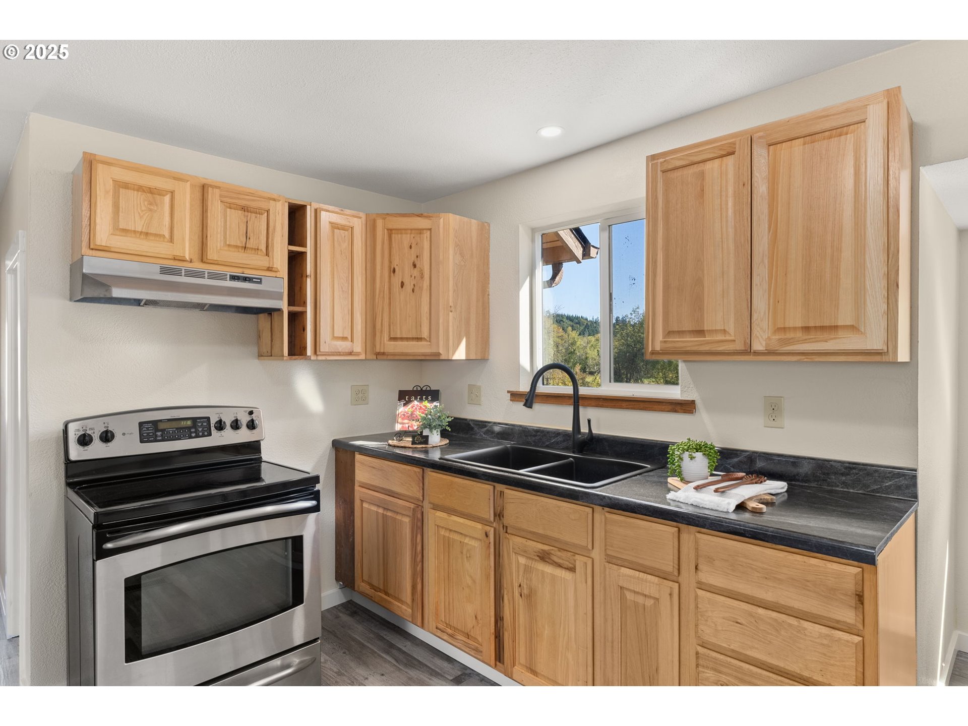 Centralia, Washington 98531, United States, 3 Bedrooms Bedrooms, ,1 BathroomBathrooms,Residential,Active,213297