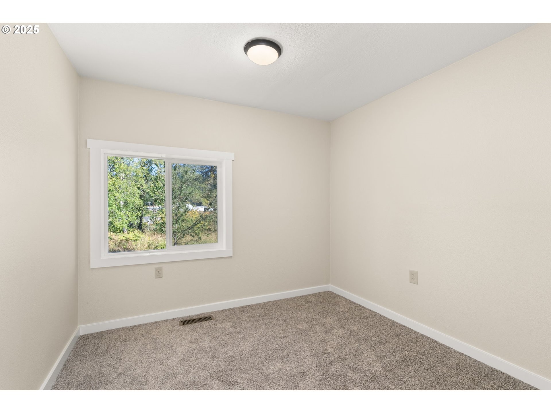 Centralia, Washington 98531, United States, 3 Bedrooms Bedrooms, ,1 BathroomBathrooms,Residential,Active,213297