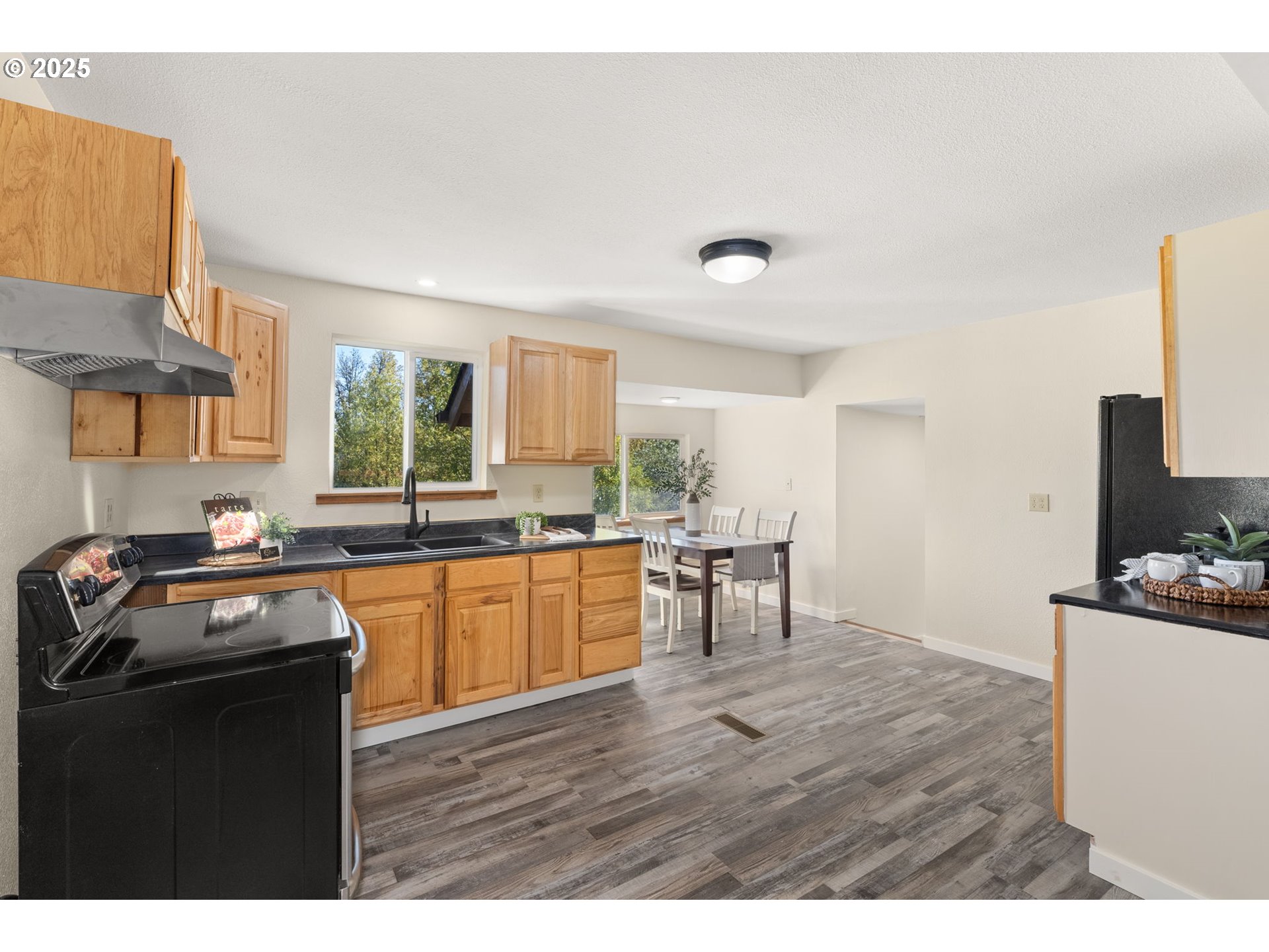 Centralia, Washington 98531, United States, 3 Bedrooms Bedrooms, ,1 BathroomBathrooms,Residential,Active,213297