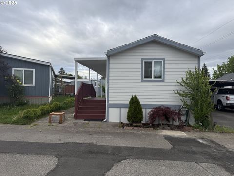 13045 SE Stark St Unit 124, Portland, OR 97233 - #: 549923525