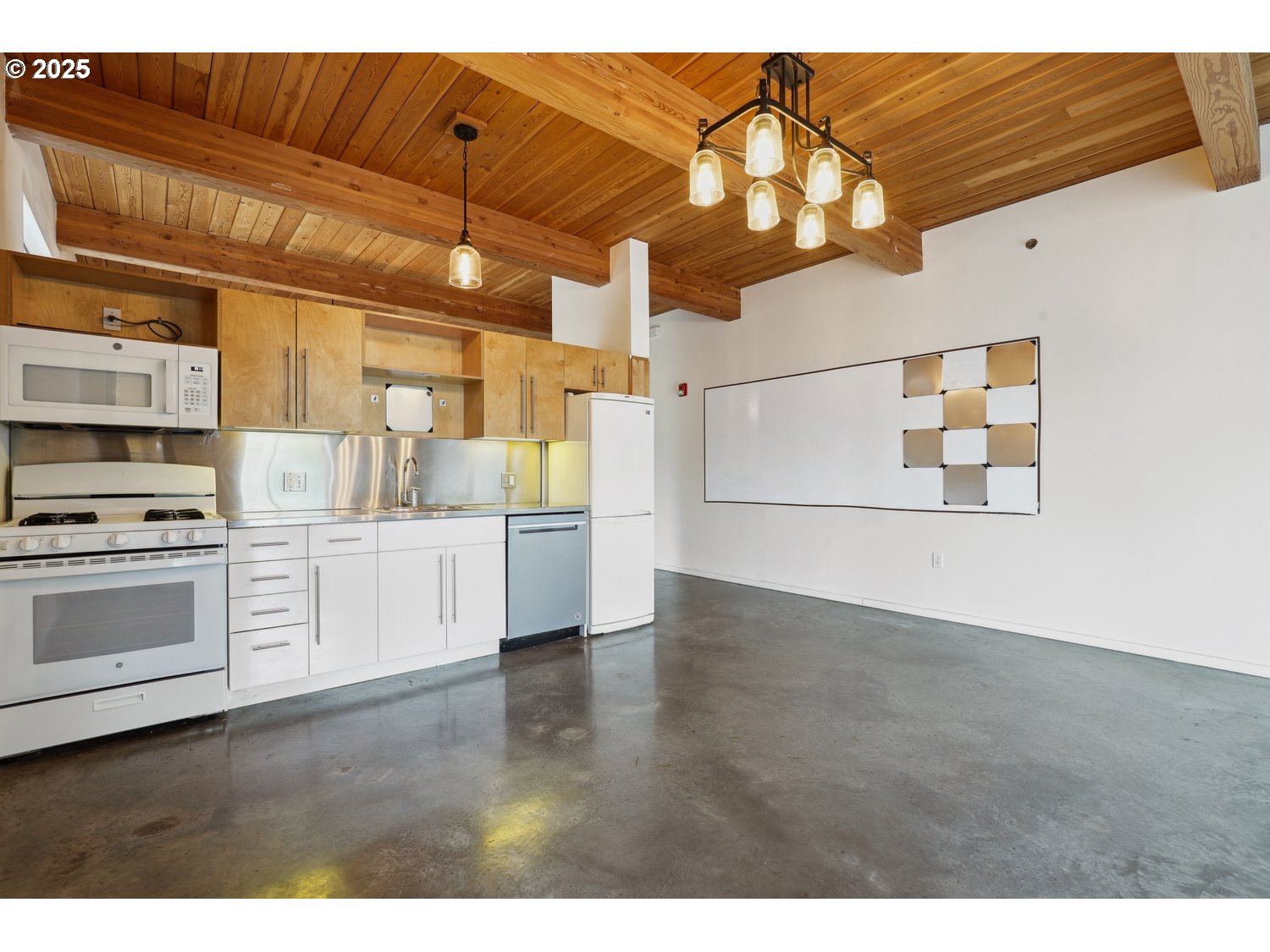 915 SE 35TH AVE 205