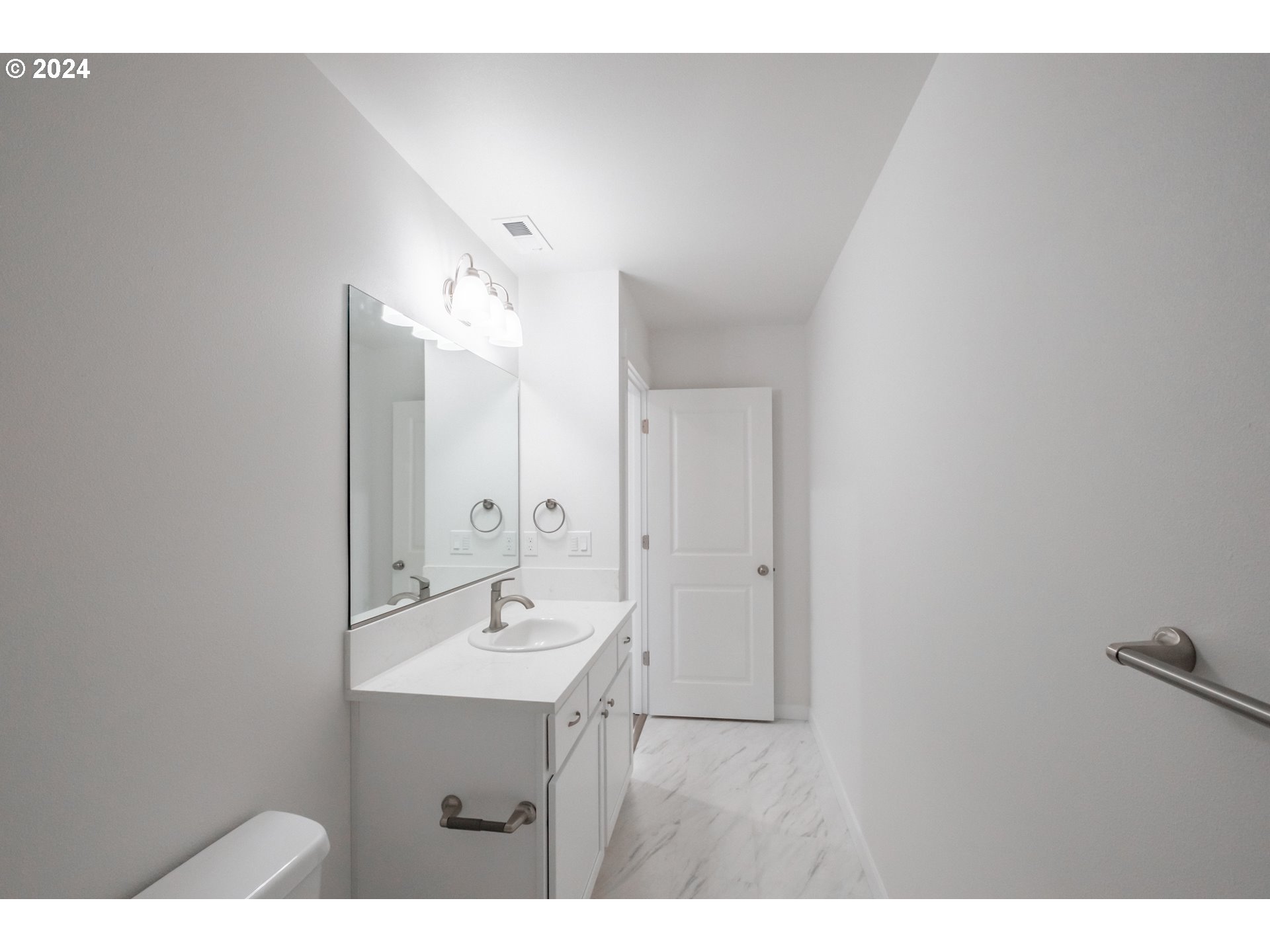 Lebanon, Oregon 97355, United States, 3 Bedrooms Bedrooms, ,3 BathroomsBathrooms,Residential,Active,193037