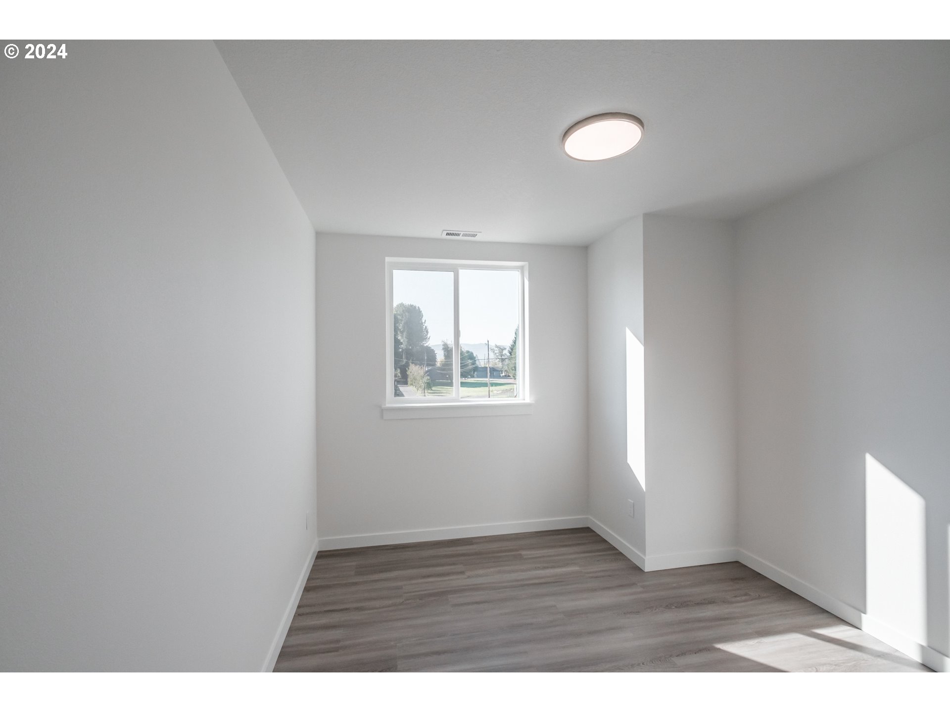 Lebanon, Oregon 97355, United States, 3 Bedrooms Bedrooms, ,3 BathroomsBathrooms,Residential,Active,193037