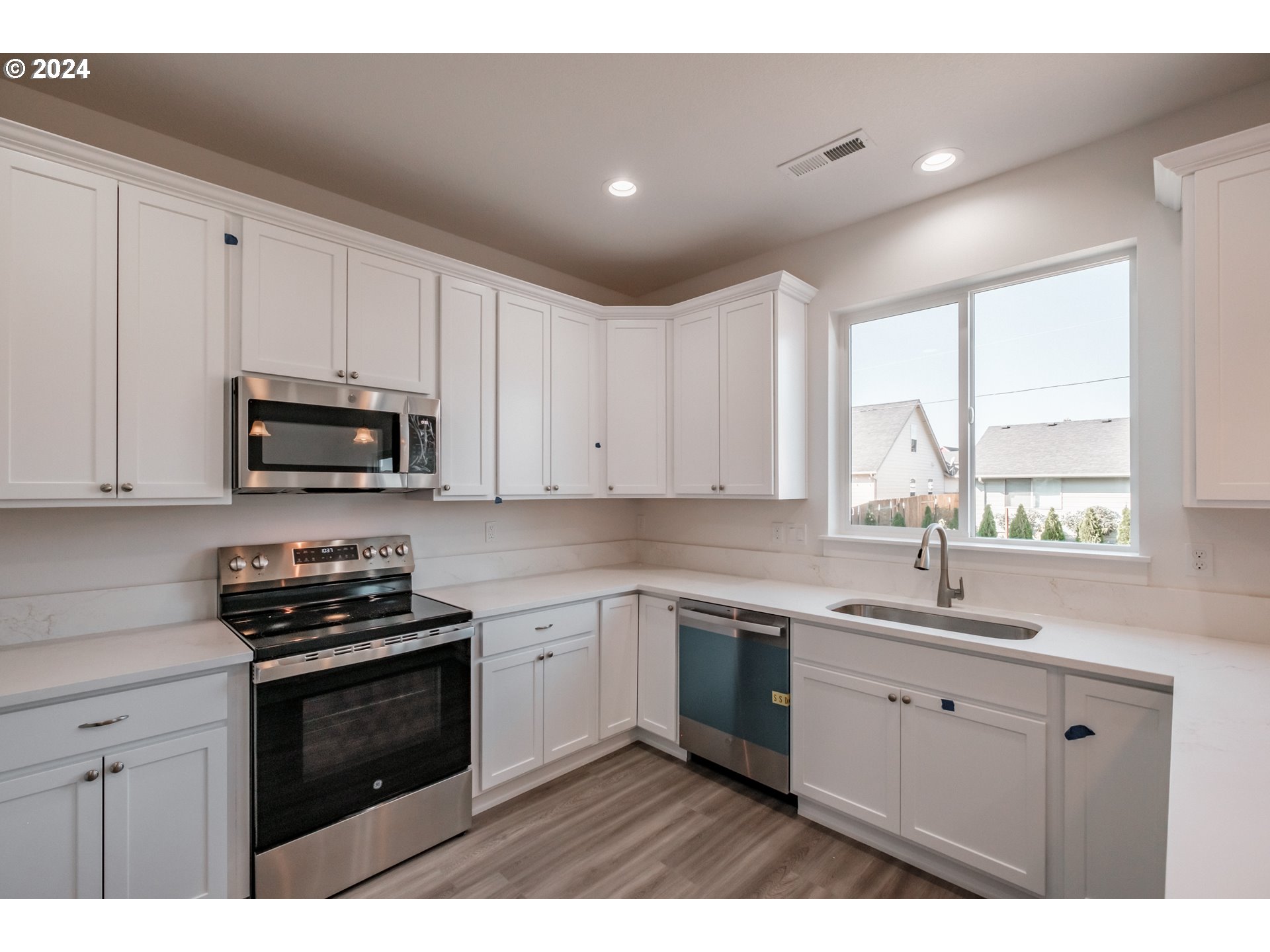 Lebanon, Oregon 97355, United States, 3 Bedrooms Bedrooms, ,3 BathroomsBathrooms,Residential,Active,193037