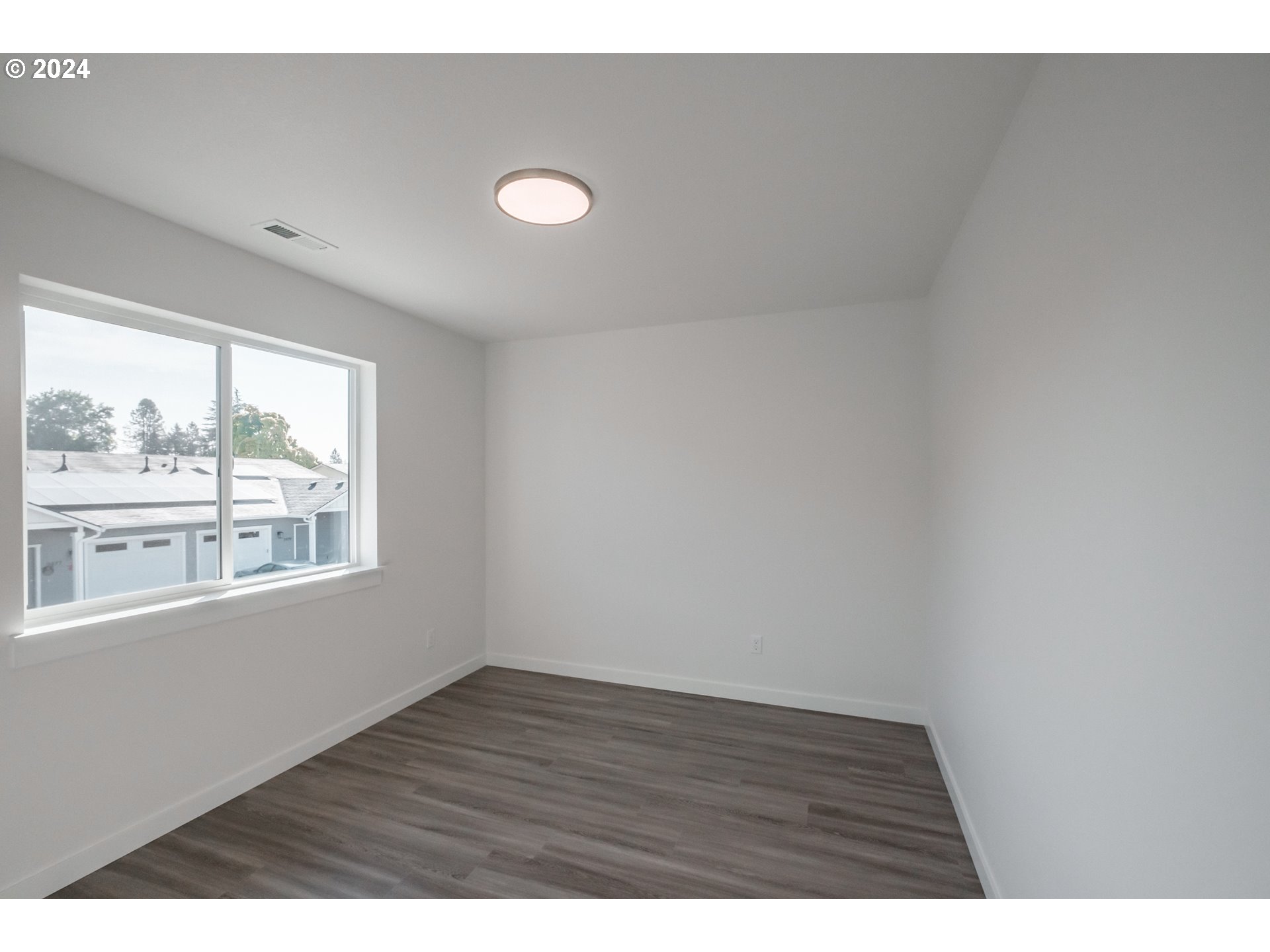 Lebanon, Oregon 97355, United States, 3 Bedrooms Bedrooms, ,3 BathroomsBathrooms,Residential,Active,193037