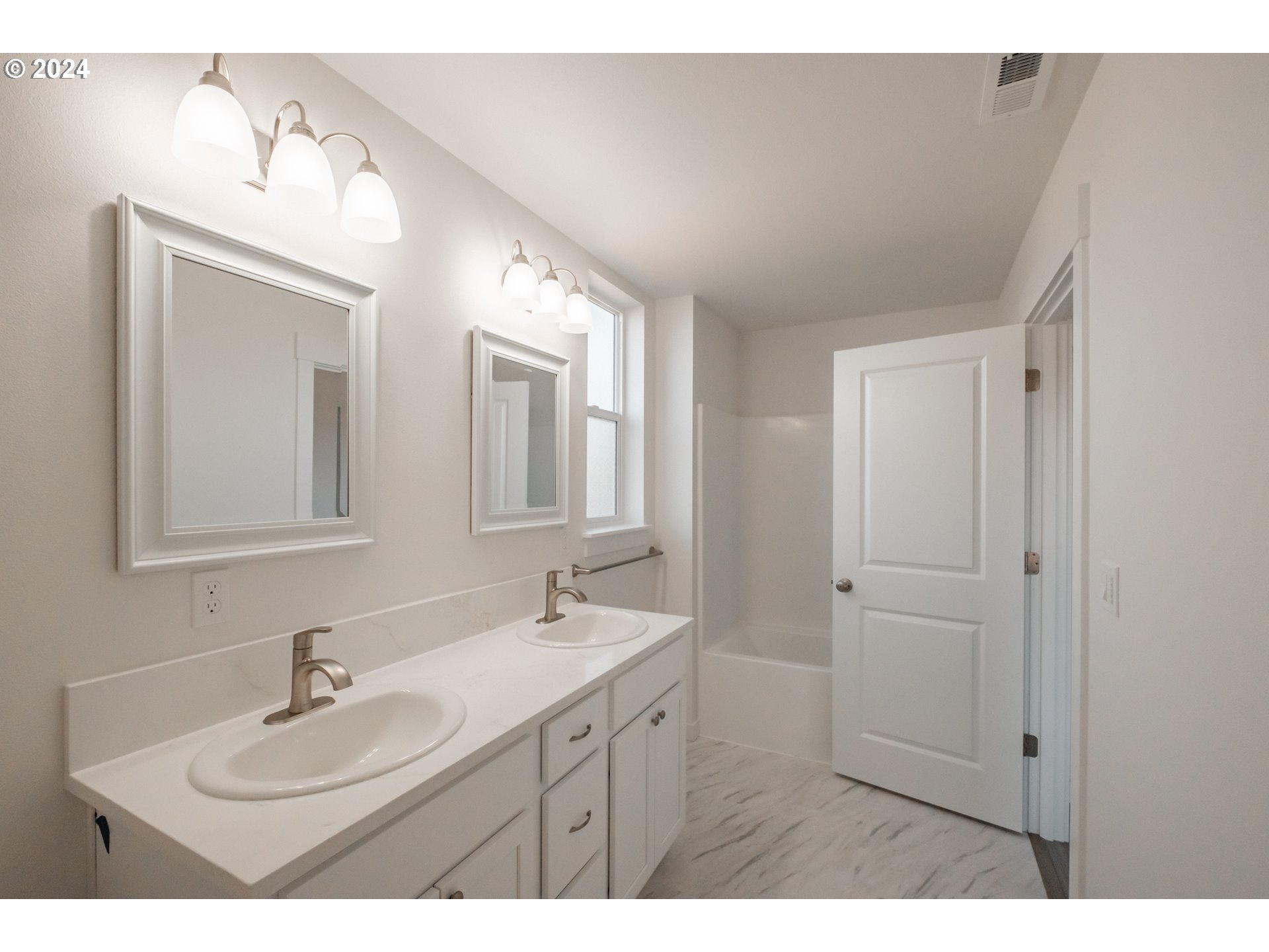 Lebanon, Oregon 97355, United States, 3 Bedrooms Bedrooms, ,3 BathroomsBathrooms,Residential,Active,193037