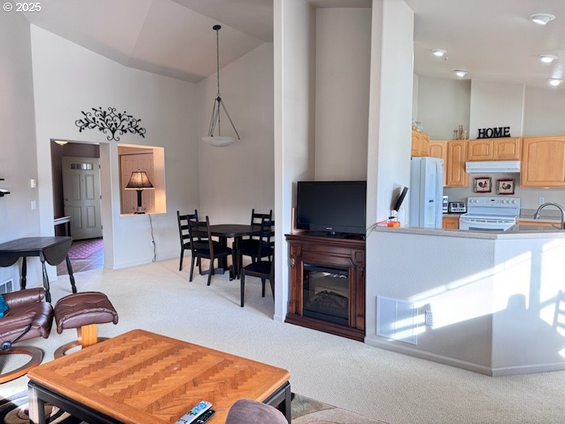 Florence, Oregon 97439, United States, 2 Bedrooms Bedrooms, ,2 BathroomsBathrooms,Residential,Active,251864