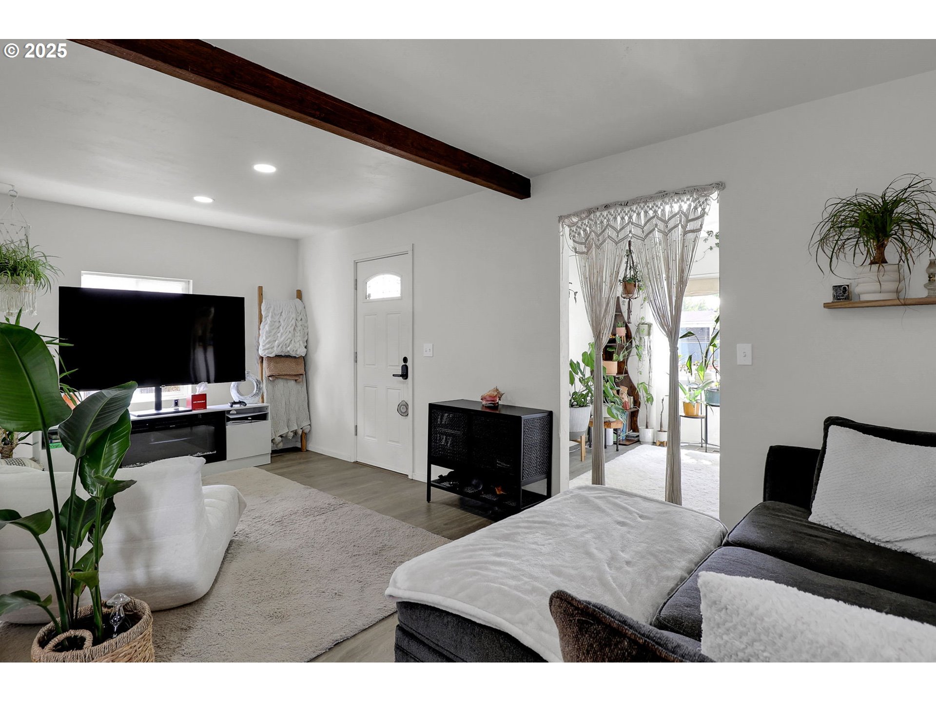 3731 DOVE LN
