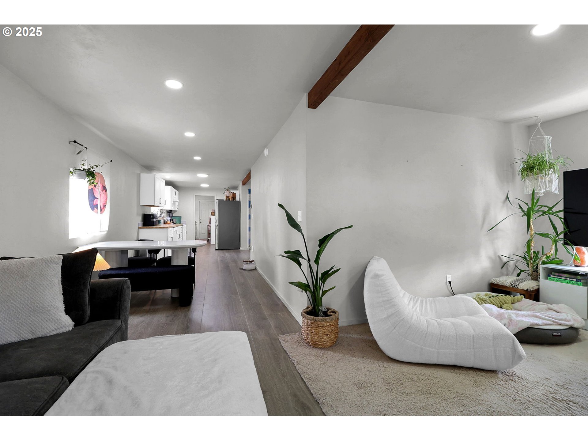 3731 DOVE LN