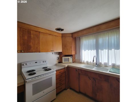 Tiny photo for 47858 W 1st St, Oakridge, OR 97463 (MLS # 649872621)