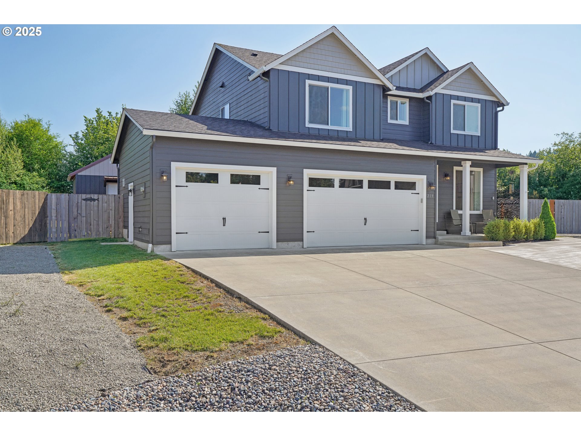 219 W CHRISTY CT