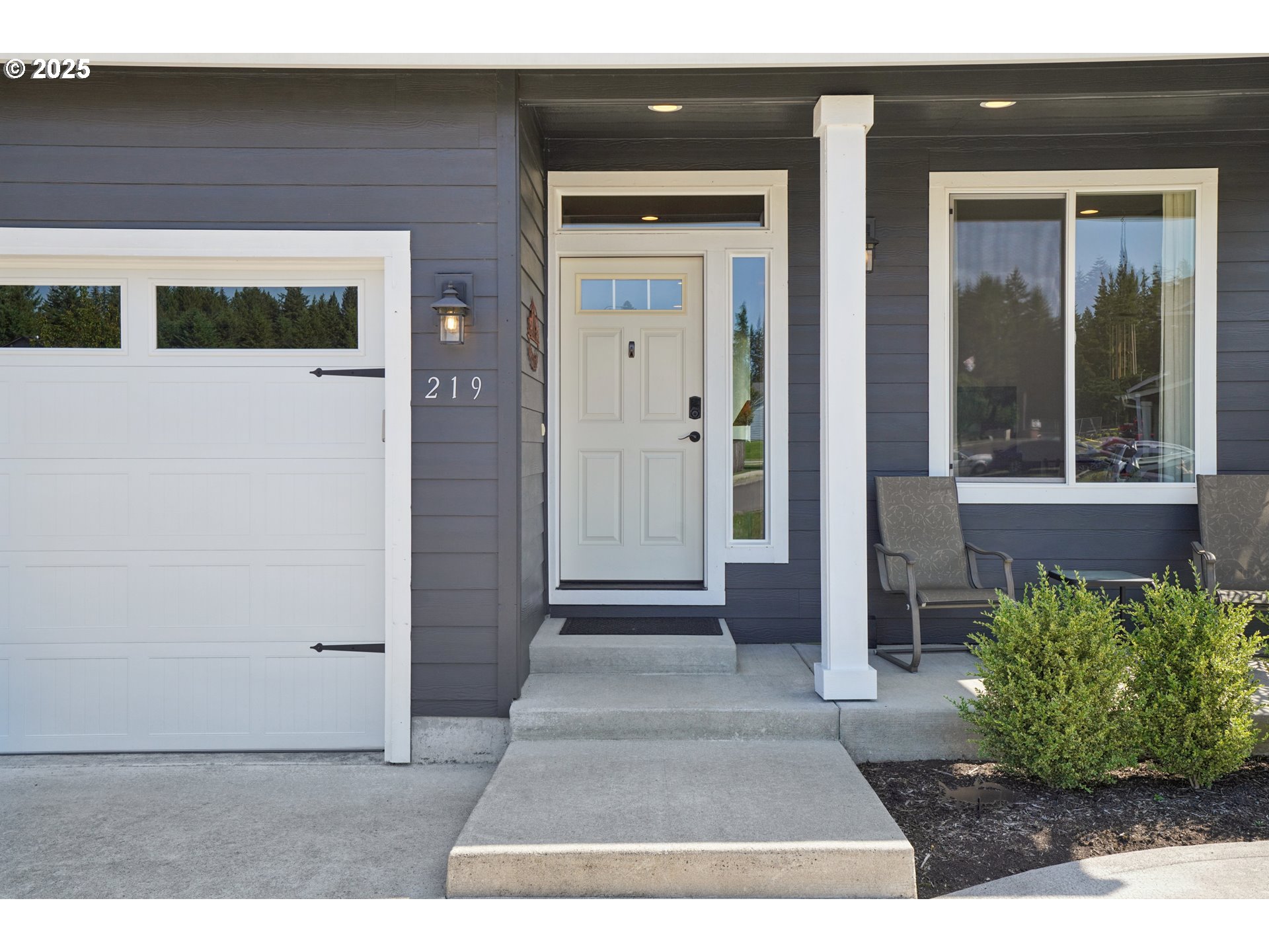 219 W CHRISTY CT