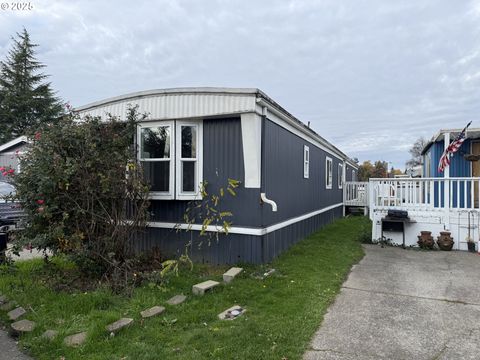 9000 NE M L KING BLVD 88 Portland OR 97211