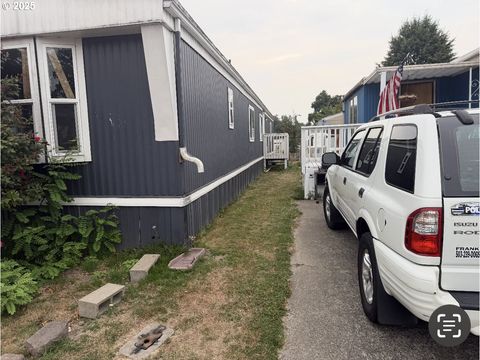 9000 NE M L KING BLVD 88 Portland OR 97211