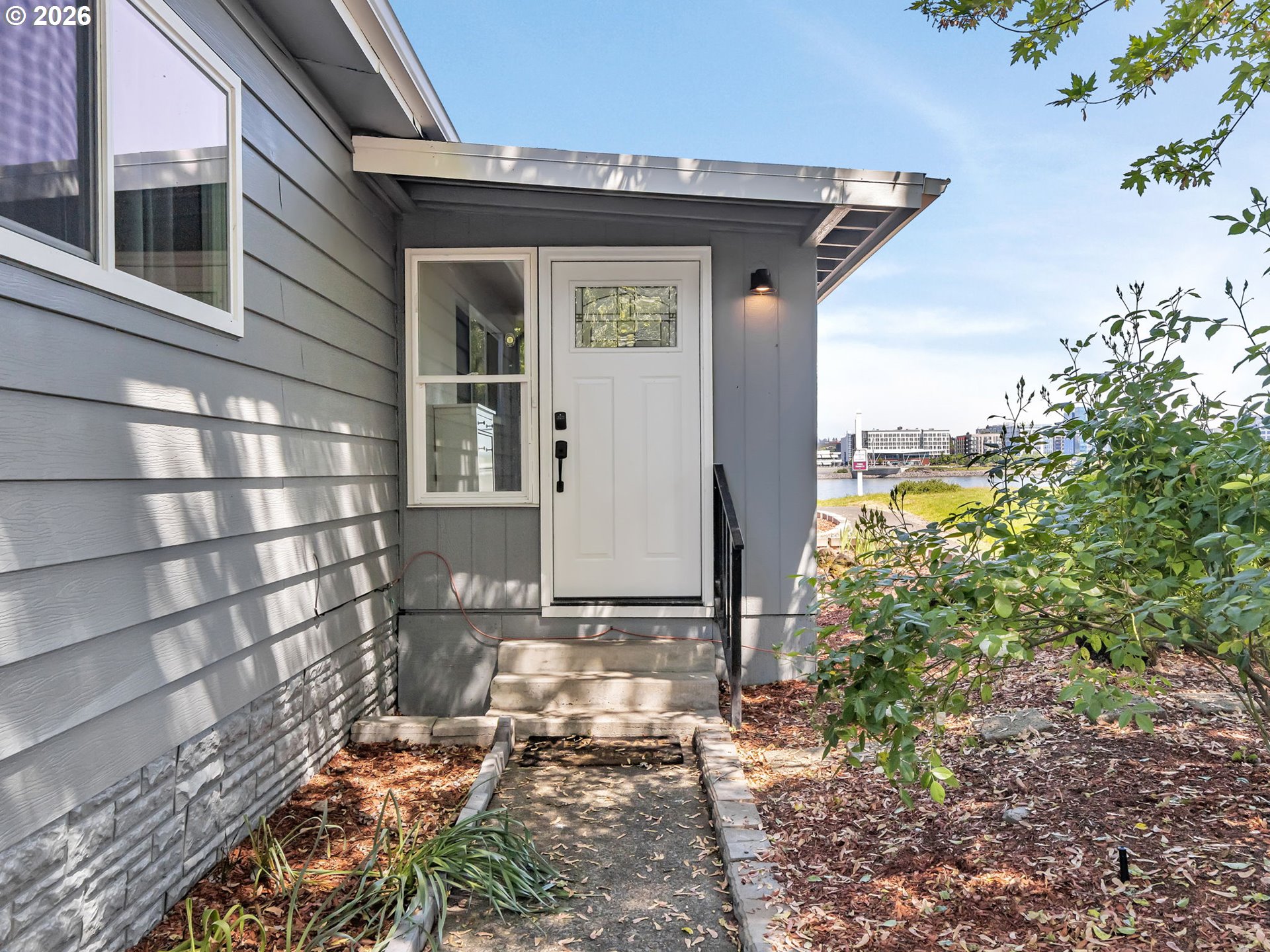 2201 N MENZIES DR